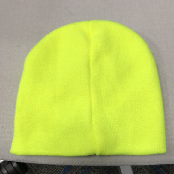 Topnotch beanie style hat 10$ each yellow or black - Picture 2 of 4